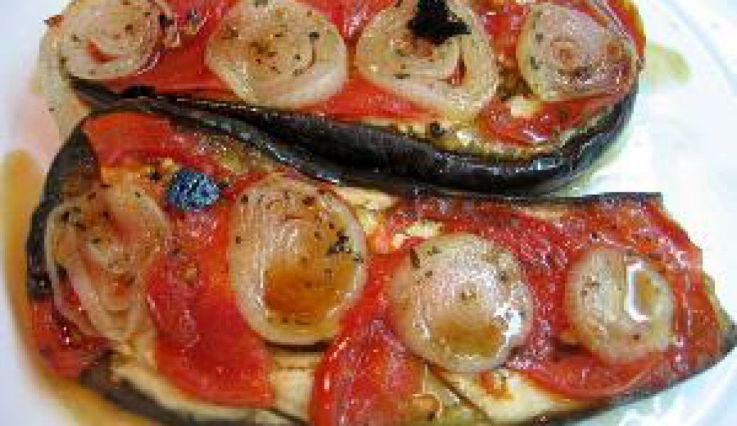 Berenjena con tomate y cebolla en Lasaña de berenjena con queso y tomate