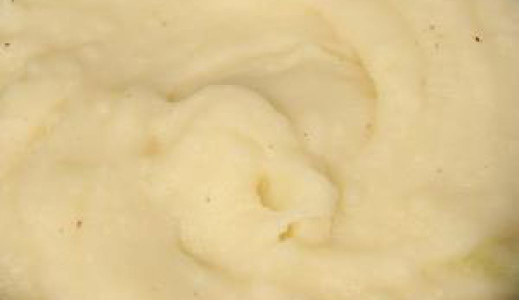 Puré de patatas con mantequilla y leche en Delicioso puré de patatas con mantequilla