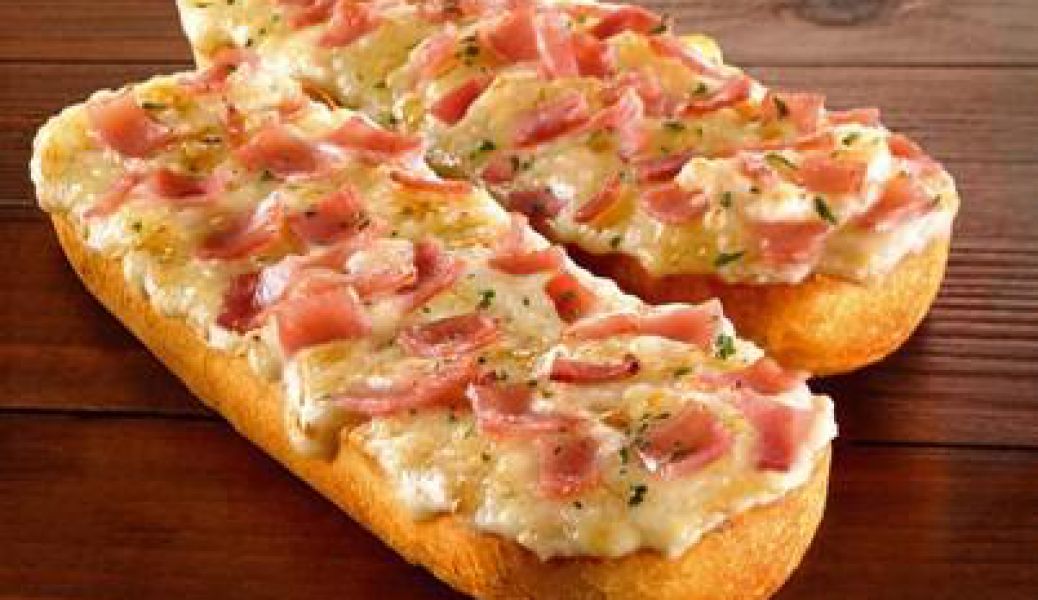 Baguette mini-pizza en Receta de pan relleno o baguette rellena de jamón cocido y mayonesa